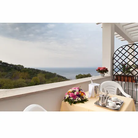 Britannia 3* Sorrent