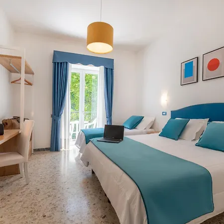 Britannia 3* Sorrento