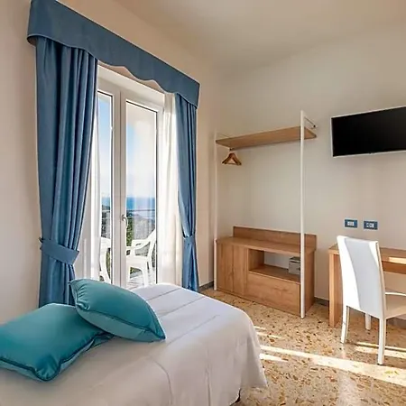 Britannia Hotel 3*